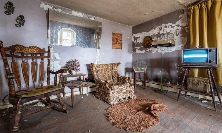 102 Year Old Lady's Abandoned Home in the USA ~ Power Still ON! 102 Year Old Lady's Abandoned Home in the USA ~ Power Still ON!