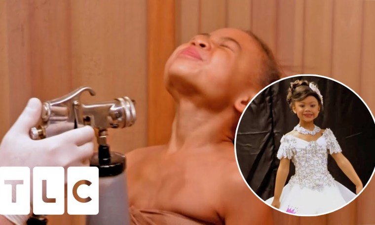 Young Pageant Contestants Get Spray Tans Before The Competition | Toddlers & Tiaras Young Pageant Contestants Get Spray Tans Before The Competition | Toddlers & Tiaras