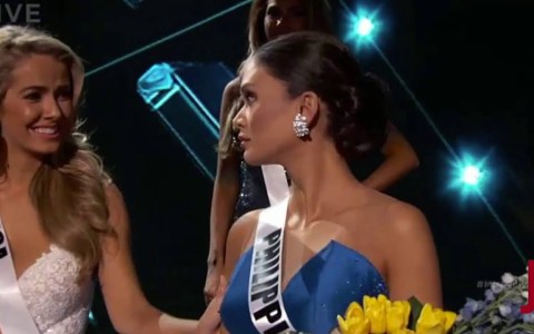 FIGURA DI MERDA STORICA A MISS UNIVERSO FIGURA DI MERDA STORICA A MISS UNIVERSO