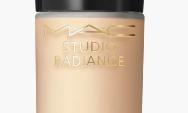 MAC Studio Radiance Serum Powered Foundation NC17 MAC Studio Radiance Serum Powered Foundation NC17