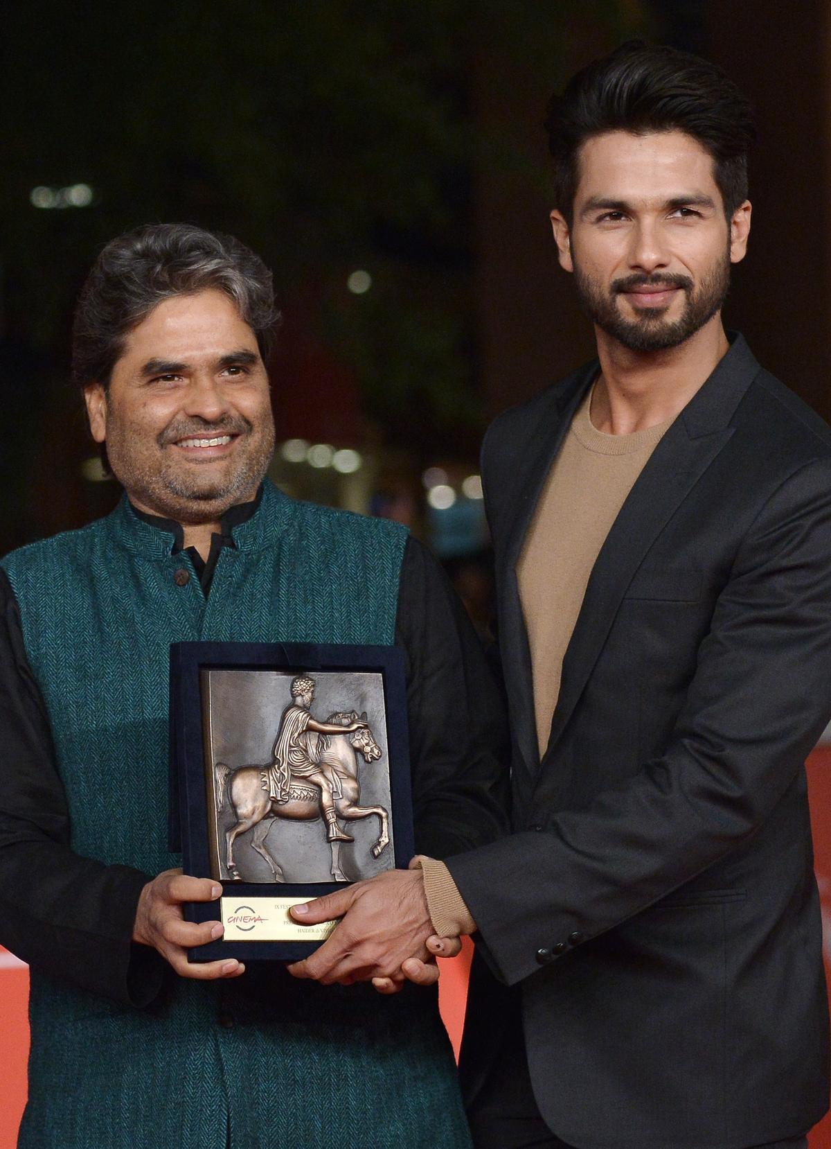Vishal Bhardwaj with Shahid Kapoor Vishal Bhardwaj with Shahid Kapoor