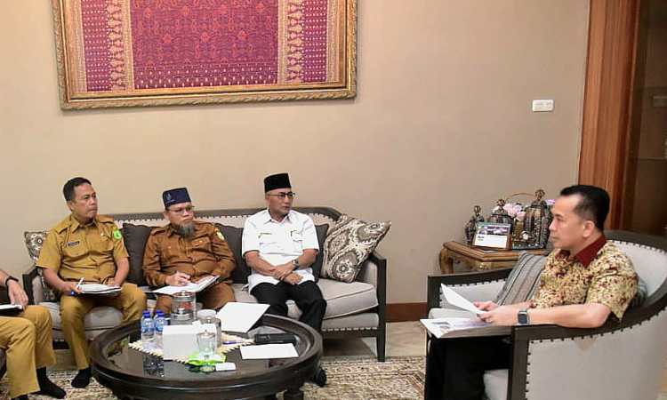 Sowan ke Pj Gubernur, Pj Bupati Apriyadi Laporkan Progress Pembangunan Jalan Tol di Muba Sowan ke Pj Gubernur, Pj Bupati Apriyadi Laporkan Progress Pembangunan Jalan Tol di Muba