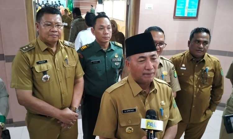 Apriyadi Dinobatkan Birokrat Peduli Pers oleh PWI Sumsel Apriyadi Dinobatkan Birokrat Peduli Pers oleh PWI Sumsel