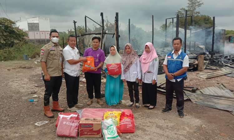 Pemkab Muba Gerak Cepat Serahkan Bantuan Kepada Korban Kebakaran di Kelurahan Mangun Jaya Pemkab Muba Gerak Cepat Serahkan Bantuan Kepada Korban Kebakaran di Kelurahan Mangun Jaya