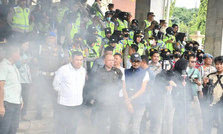 DPRD Sumsel Sepakati Sembilan Tuntutan Aksi ‘Indonesia Gelap’ Mahasiswa UIN RF Palembang DPRD Sumsel Sepakati Sembilan Tuntutan Aksi ‘Indonesia Gelap’ Mahasiswa UIN RF Palembang