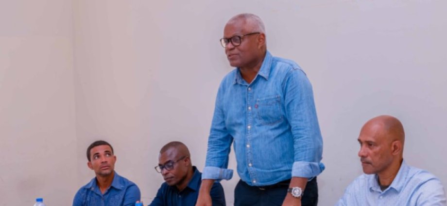 Ministro do Mar reforça apoio às comunidades piscatórias da Brava com novos equipamentos e compromissos estruturantes Ministro do Mar reforça apoio às comunidades piscatórias da Brava com novos equipamentos e compromissos estruturantes