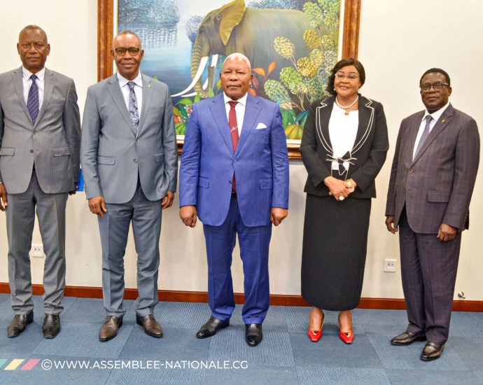 Parlement communautaire : Fernand Sabaye reçu par Isidore Mvouba Parlement communautaire : Fernand Sabaye reçu par Isidore Mvouba