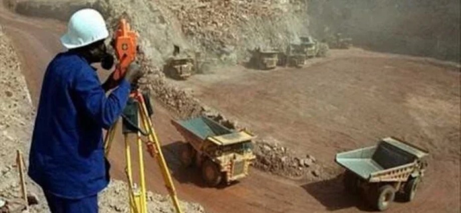 Senegal’s Mining Sector Rocked by Over 200 Illegal Sites and Inactive Permits Senegal’s Mining Sector Rocked by Over 200 Illegal Sites and Inactive Permits