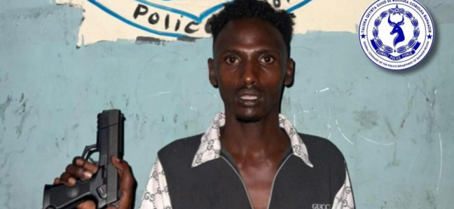 Police arrest soldier suspected of killing Bajaj operator in Mogadishu Police arrest soldier suspected of killing Bajaj operator in Mogadishu