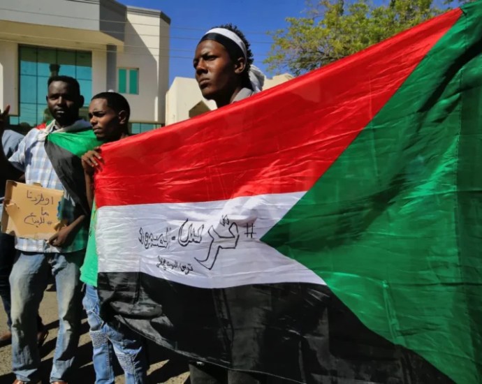 Sudan embassy begins registration for nationals wishing to return Sudan embassy begins registration for nationals wishing to return