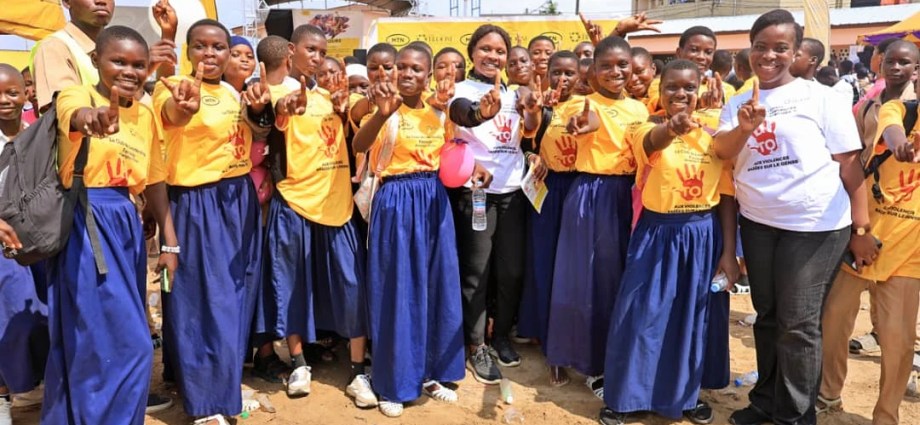 Marcory : L'ONG Bloom et la fondation MTN sensibilisent les élèves du lycée municipal Victor Amagou sur les VBG Marcory : L'ONG Bloom et la fondation MTN sensibilisent les élèves du lycée municipal Victor Amagou sur les VBG