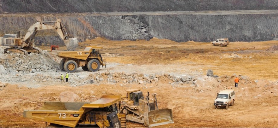 Photo credit: www.mining.com Boosting Côte d’Ivoire’s Mining Sector: Workshop Highlights Small-Scale Mining’s Economic Role