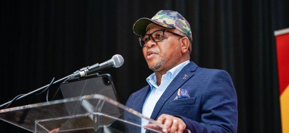 ANC’s Mbalula Suggests VAT May Be Lowered as Economy Strengthens ANC’s Mbalula Suggests VAT May Be Lowered as Economy Strengthens