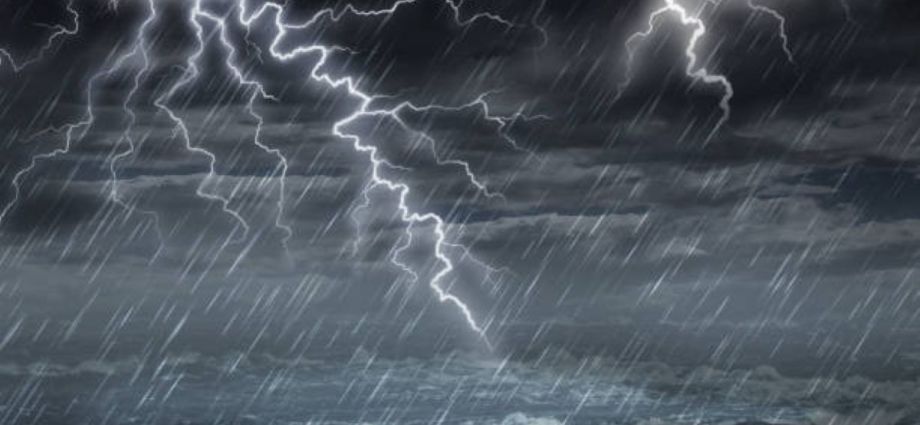 Christmas Eve Weather Alert: Severe Thunderstorms, Flooding Risk, and Hail Threaten Holiday Plans Christmas Eve Weather Alert: Severe Thunderstorms, Flooding Risk, and Hail Threaten Holiday Plans