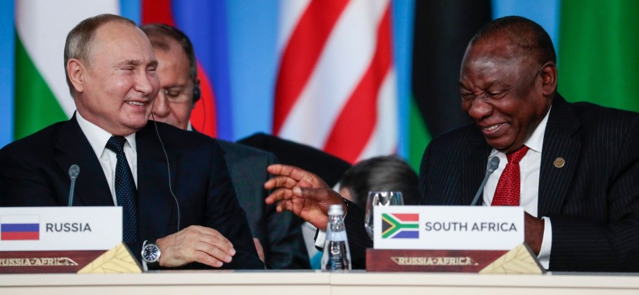Photo credit: www.bloomberg.com Putin e presidente sul-africano debatem guerra na Ucrânia em chamada telefônica