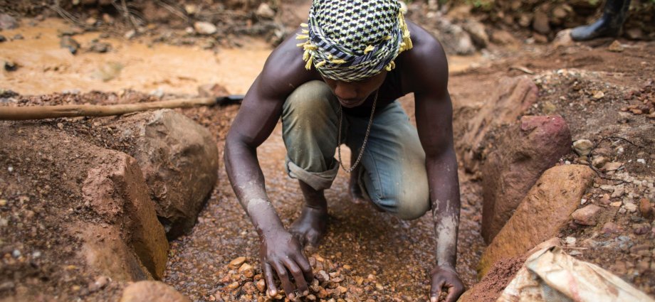 Photo credit: www.newsweek.com Africa By Dropping Conflict Minerals ...