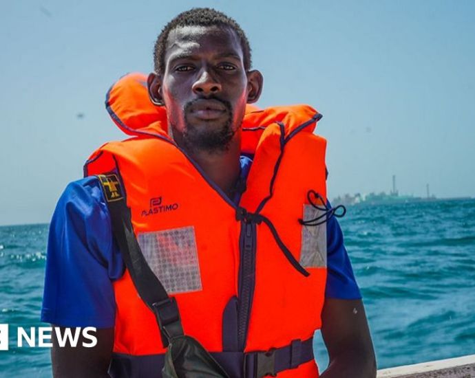 Saint-Louis fishermen struggle as BP gas project shrinks Senegal’s vital fish stocks Saint-Louis fishermen struggle as BP gas project shrinks Senegal’s vital fish stocks