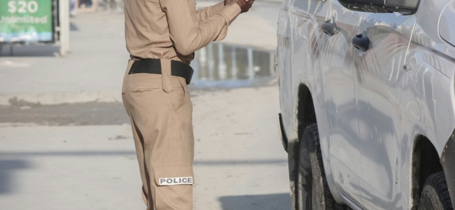 SANDF cracks down on crime near military bases as soldiers nab car thieves SANDF cracks down on crime near military bases as soldiers nab car thieves