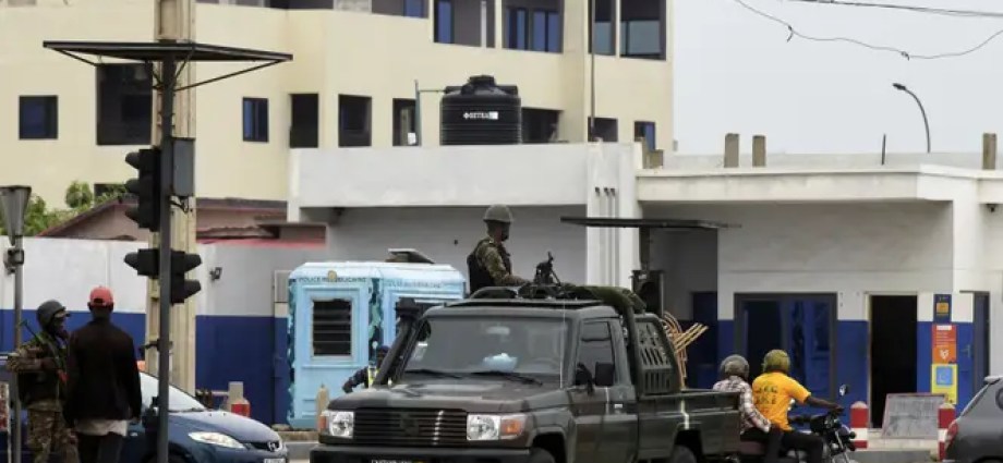 une trentaine de personnes, majoritairement des militaires, écrouées une trentaine de personnes, majoritairement des militaires, écrouées