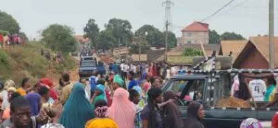 les riverains en colère après des séries d’accidents meurtriers et réclament la pose des ralentisseurs les riverains en colère après des séries d’accidents meurtriers et réclament la pose des ralentisseurs