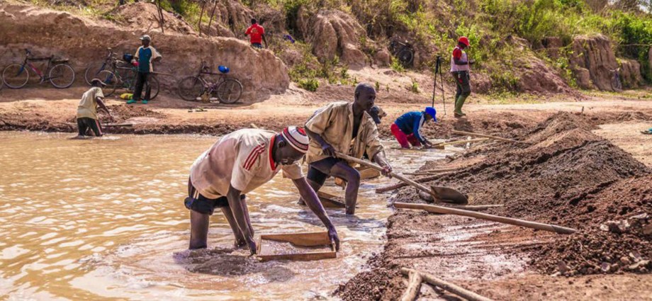 Governo levanta suspensão da actividade mineira em Manica Governo levanta suspensão da actividade mineira em Manica