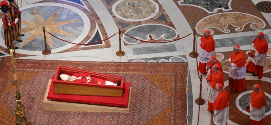 Vatican faithful gather in emotional tribute before Pope Francis’ funeral Vatican faithful gather in emotional tribute before Pope Francis’ funeral