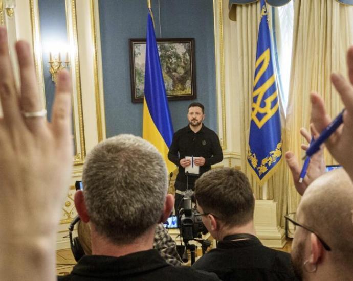 Trump Slams Zelensky Over Crimea Comments, Calls Them Inflammatory and Harmful to Peace Talks Trump Slams Zelensky Over Crimea Comments, Calls Them Inflammatory and Harmful to Peace Talks