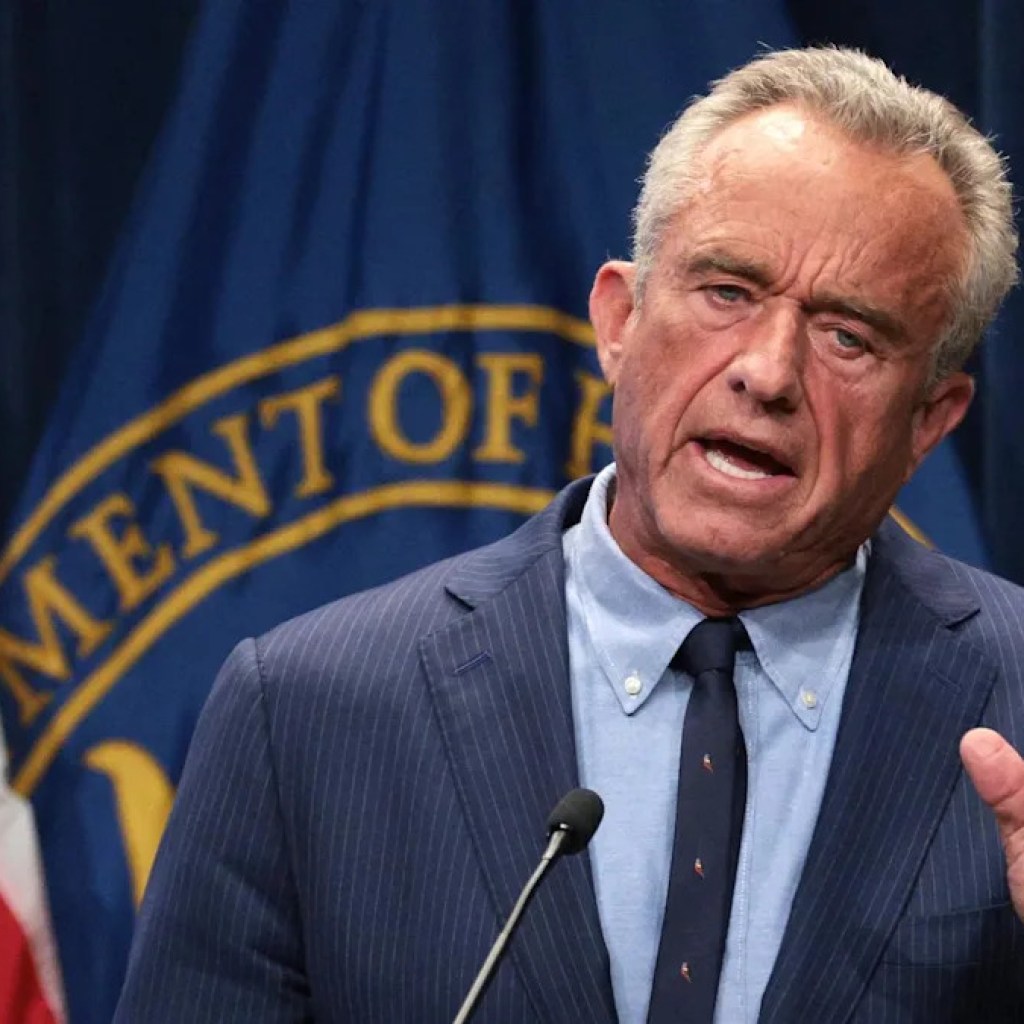 Le ministre américain de la Santé dit qu’il sniffait de la cocaïne « sur la cuvette des toilettes » pour justifier son absence de peur du Covid Le ministre américain de la Santé dit qu’il sniffait de la cocaïne « sur la cuvette des toilettes » pour justifier son absence de peur du Covid