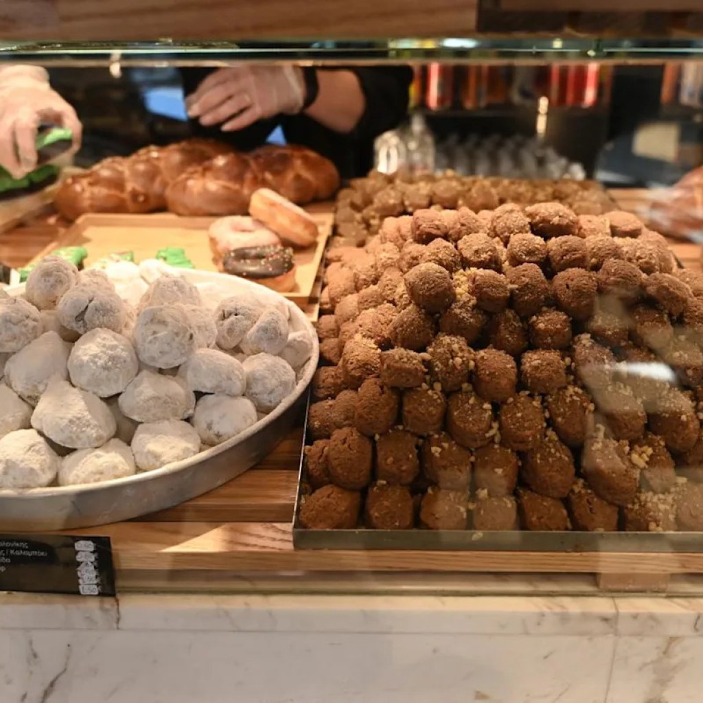 “Kourabiedes” ou “melomakaronas” ? En Grèce, il faut choisir son camp “Kourabiedes” ou “melomakaronas” ? En Grèce, il faut choisir son camp