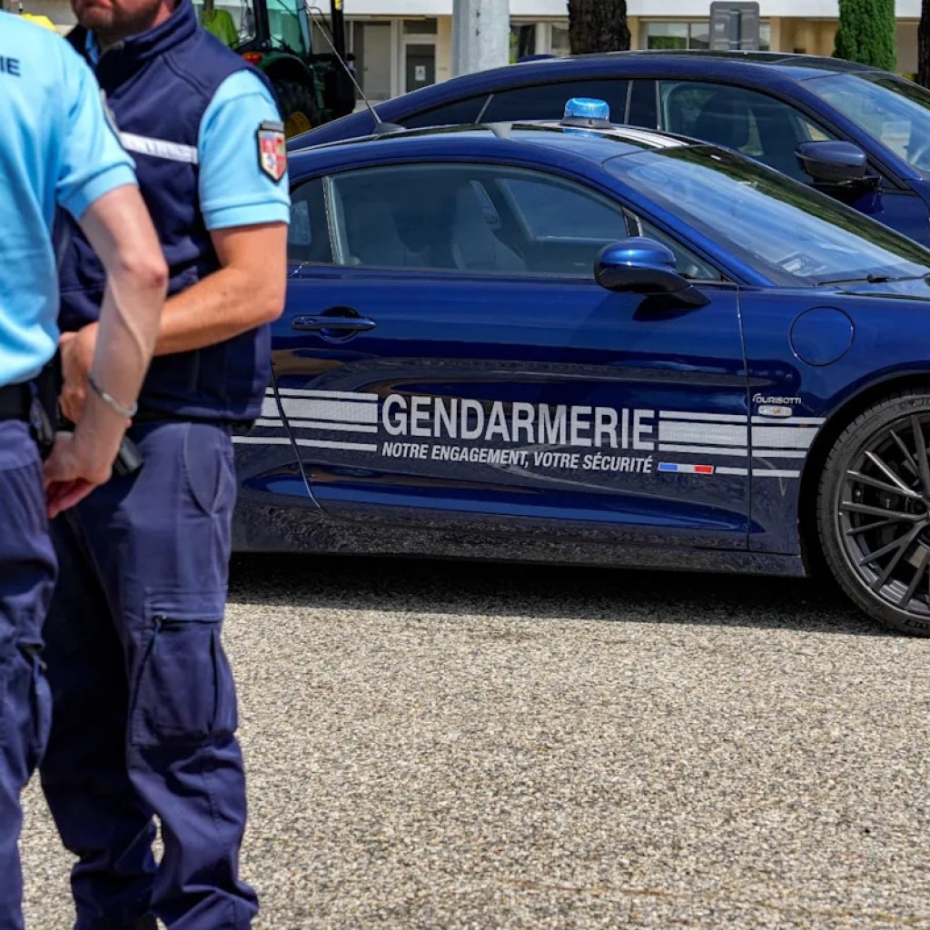 Une gendarme blesse grièvement un homme qui agressait son collègue, près de Toulouse Une gendarme blesse grièvement un homme qui agressait son collègue, près de Toulouse