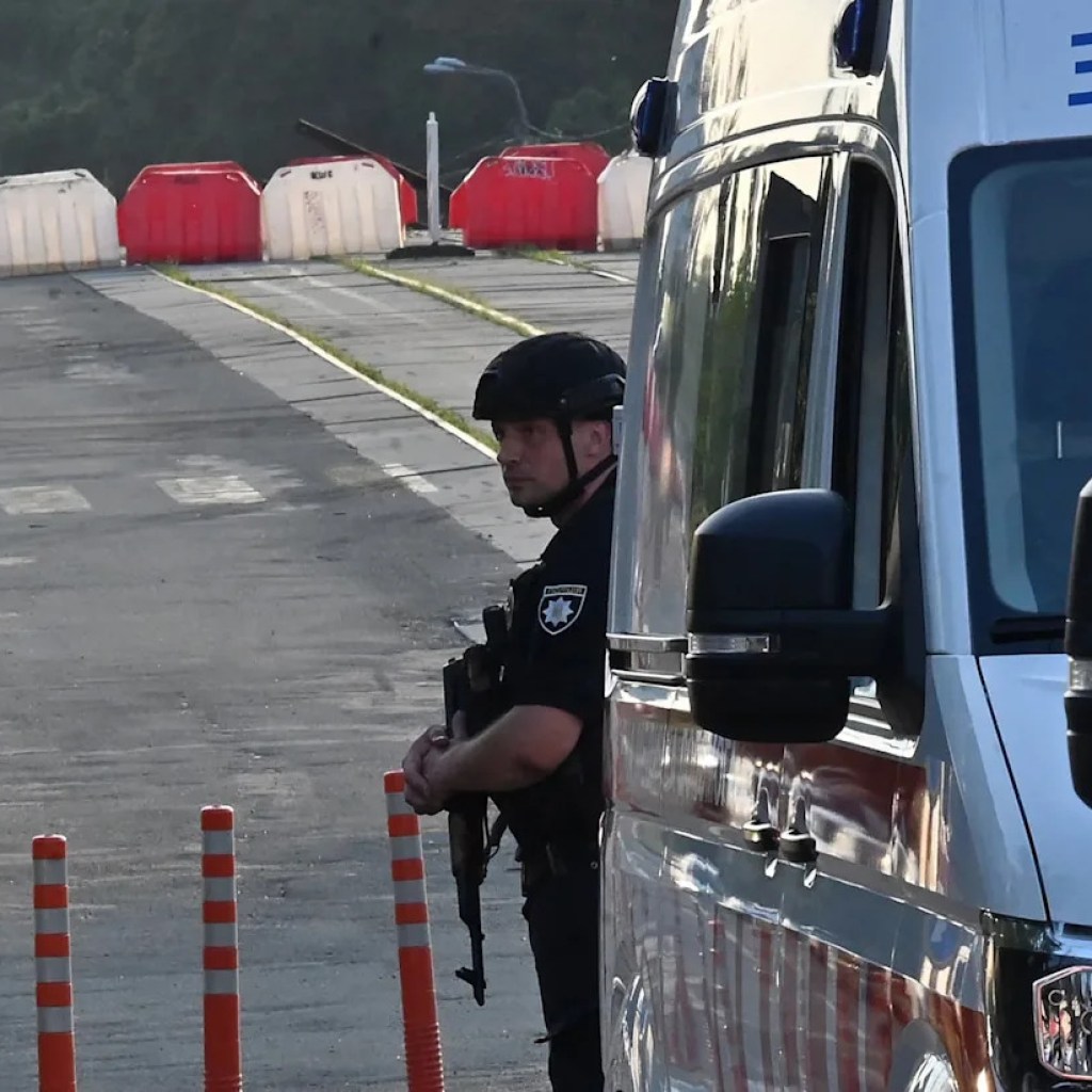Une fusillade fait « plusieurs morts » à Kiev, le tireur retranché dans un supermarché Une fusillade fait « plusieurs morts » à Kiev, le tireur retranché dans un supermarché