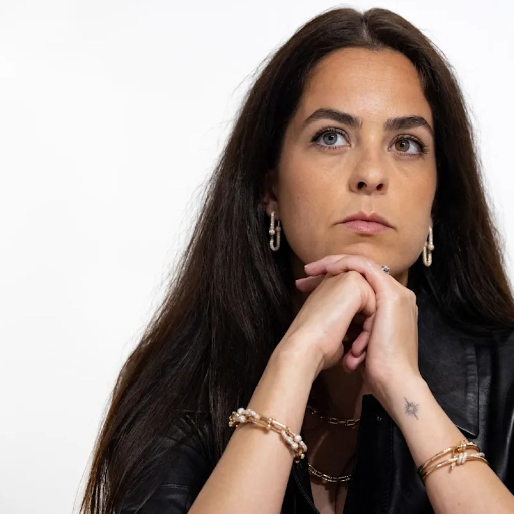 « Une jalousie fratricide »: Anouchka Delon contre-attaque face à son frère après ses déclarations sur la succession Delon « Une jalousie fratricide »: Anouchka Delon contre-attaque face à son frère après ses déclarations sur la succession Delon