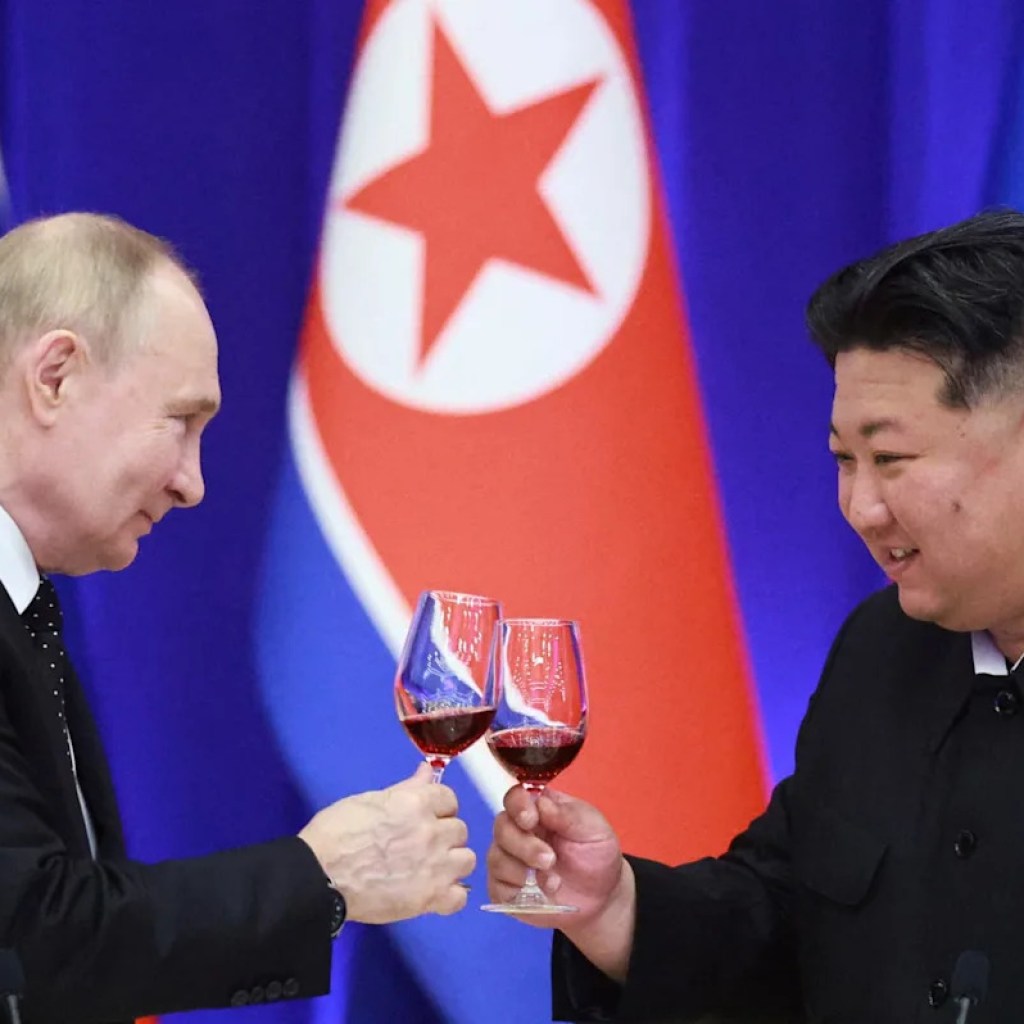 Une « véritable relation de camaraderie »: Kim Jong Un s’engage à soutenir Vladimir Poutine « sans condition » Une « véritable relation de camaraderie »: Kim Jong Un s’engage à soutenir Vladimir Poutine « sans condition »