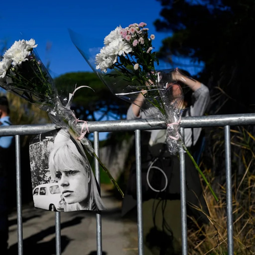 « Elle aimait la simplicité »: après la mort de Brigitte Bardot, l’émotion et l’hommage des habitants de Saint-Tropez « Elle aimait la simplicité »: après la mort de Brigitte Bardot, l’émotion et l’hommage des habitants de Saint-Tropez