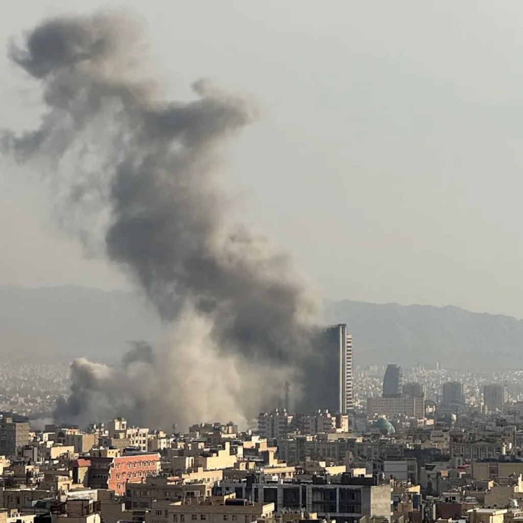 Après trois ans d’exil en Angleterre, un Iranien retrouve sa famille en Arménie Après trois ans d’exil en Angleterre, un Iranien retrouve sa famille en Arménie