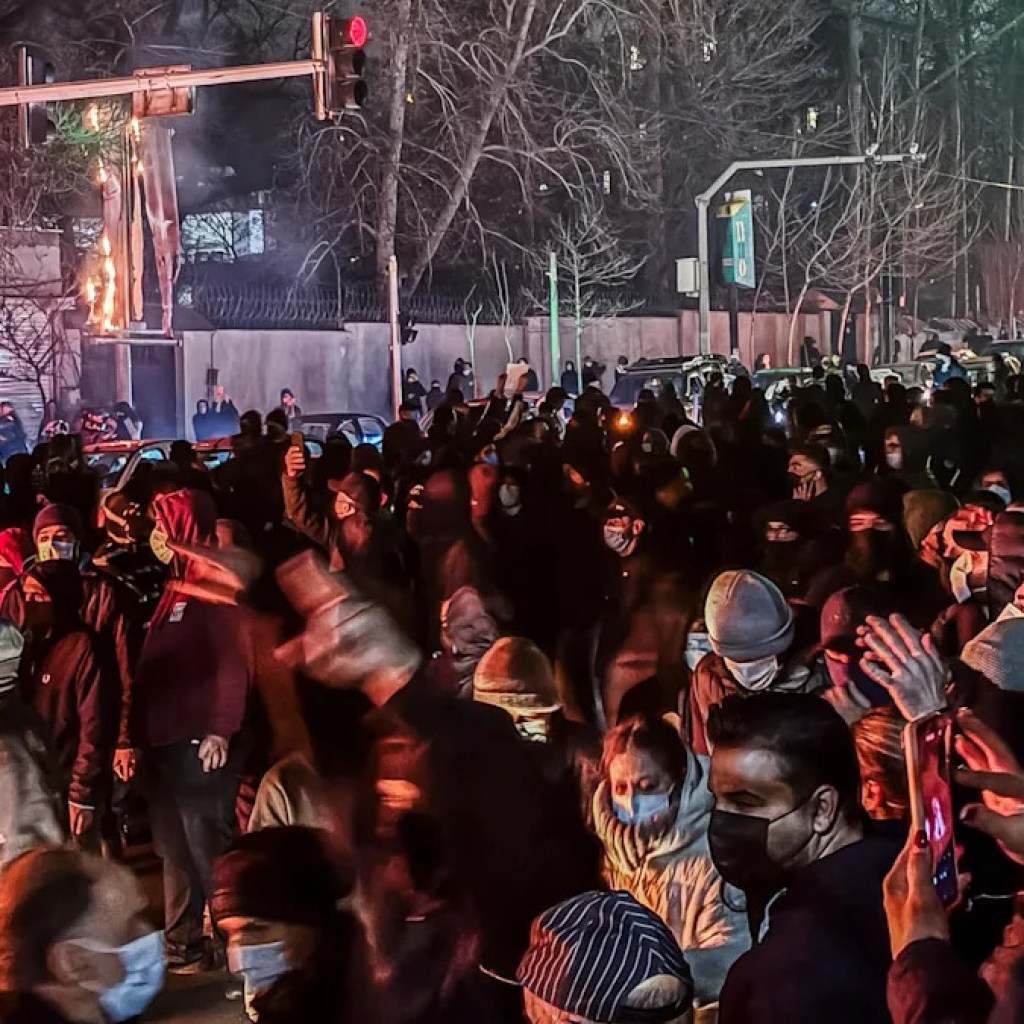 « Des corps empilés » : en Iran, ces témoignages font craindre une répression ultraviolente « Des corps empilés » : en Iran, ces témoignages font craindre une répression ultraviolente