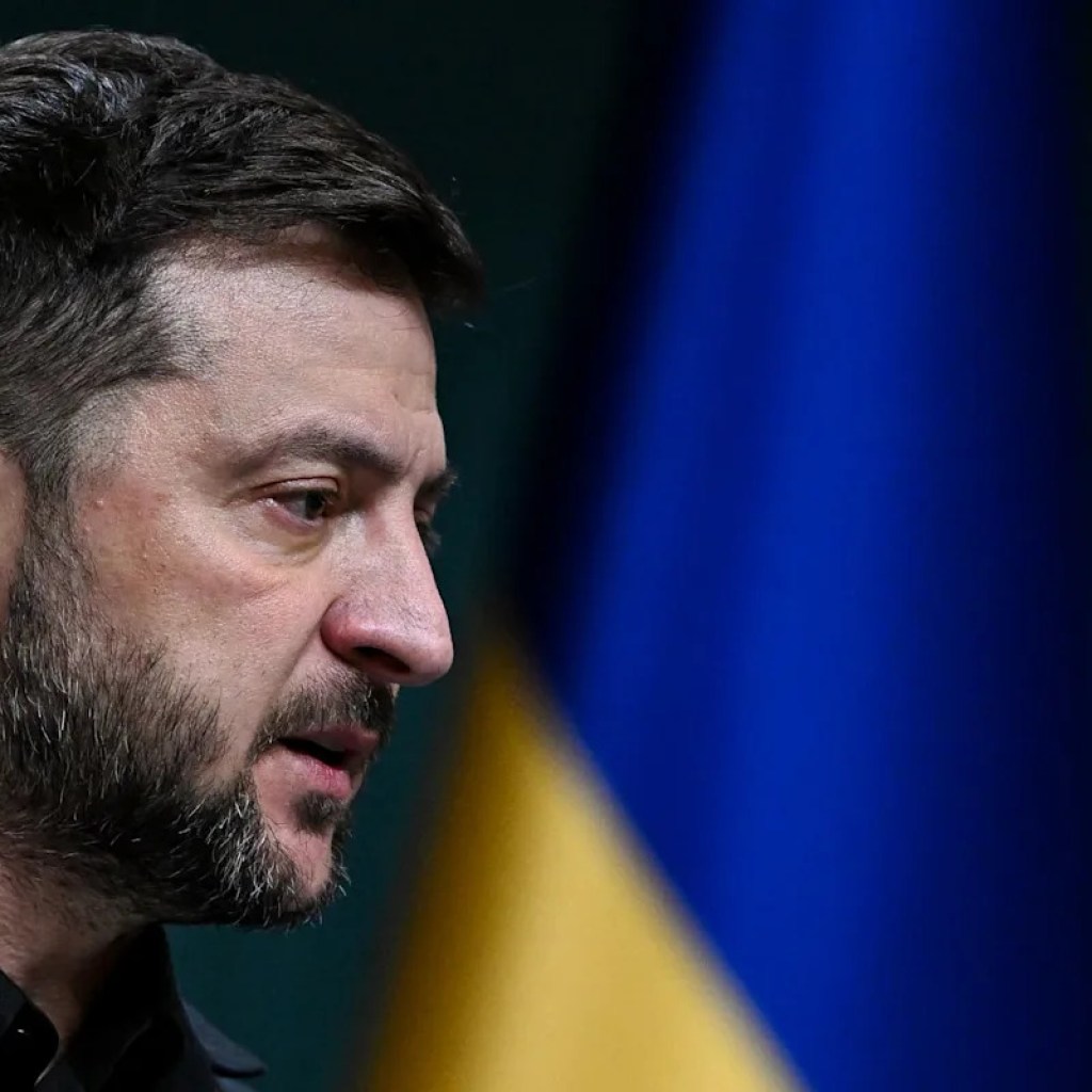 « Aucun compromis n’a encore été trouvé »: Volodymyr Zelensky affirme n’avoir pas le droit « légal » ni « moral » de céder des territoires à Moscou « Aucun compromis n’a encore été trouvé »: Volodymyr Zelensky affirme n’avoir pas le droit « légal » ni « moral » de céder des territoires à Moscou