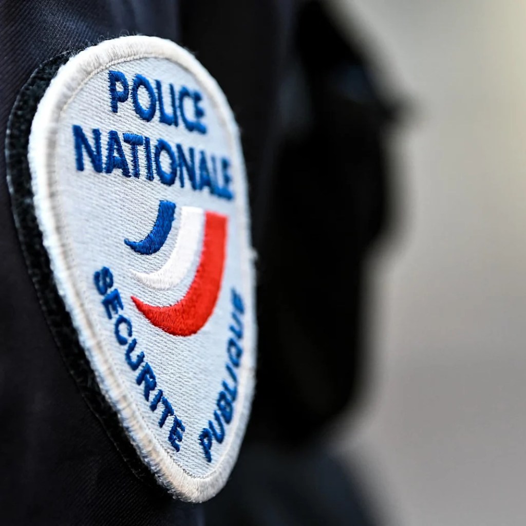 Le fils du psychologue retrouvé mort dans son jardin à Nîmes mis en examen et placé en détention provisoire Le fils du psychologue retrouvé mort dans son jardin à Nîmes mis en examen et placé en détention provisoire