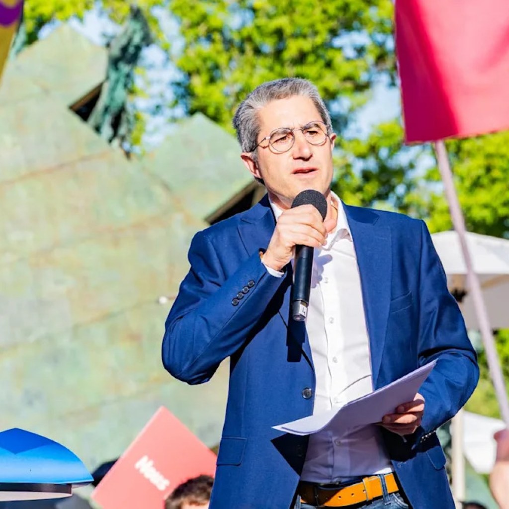 Ruffin cultive sa ligne (et les critiques) pour devenir le plus gros des petits candidats Ruffin cultive sa ligne (et les critiques) pour devenir le plus gros des petits candidats