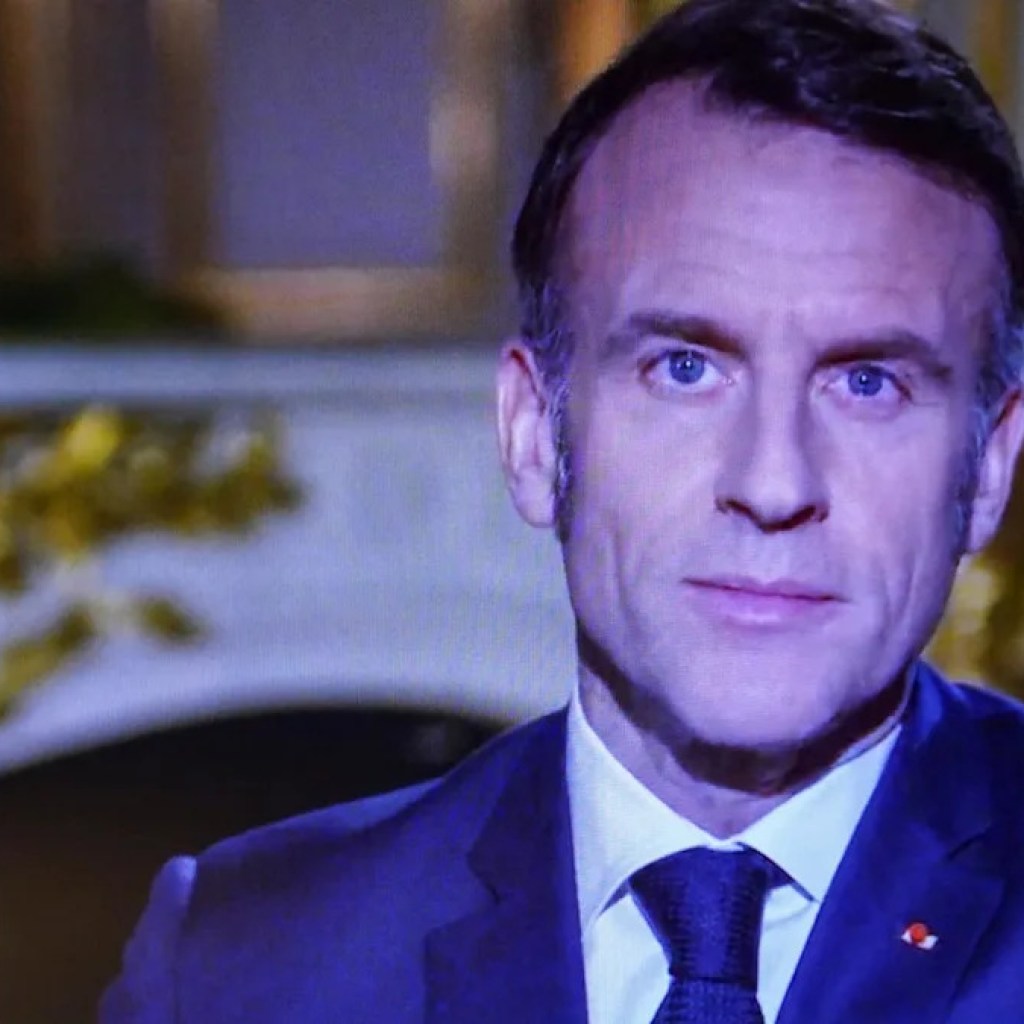 Emmanuel Macron raillé après ses vœux aux Français pour 2026, du RN à LFI Emmanuel Macron raillé après ses vœux aux Français pour 2026, du RN à LFI