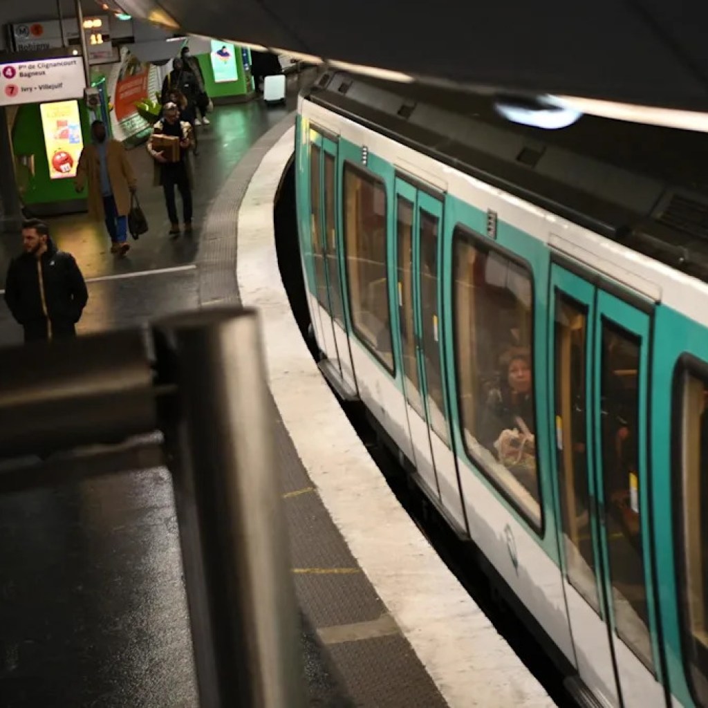 Paris : ce que l’on sait du suspect après l’agression au couteau de trois femmes dans le métro Paris : ce que l’on sait du suspect après l’agression au couteau de trois femmes dans le métro