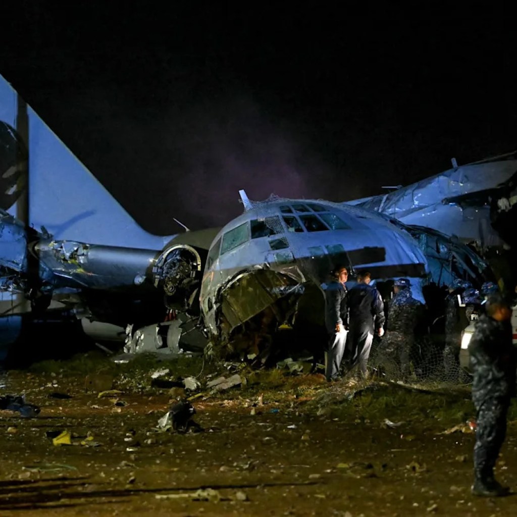 Au moins 20 morts dans l’accident d’un avion militaire qui transportait des billets de banque en Bolivie Au moins 20 morts dans l’accident d’un avion militaire qui transportait des billets de banque en Bolivie