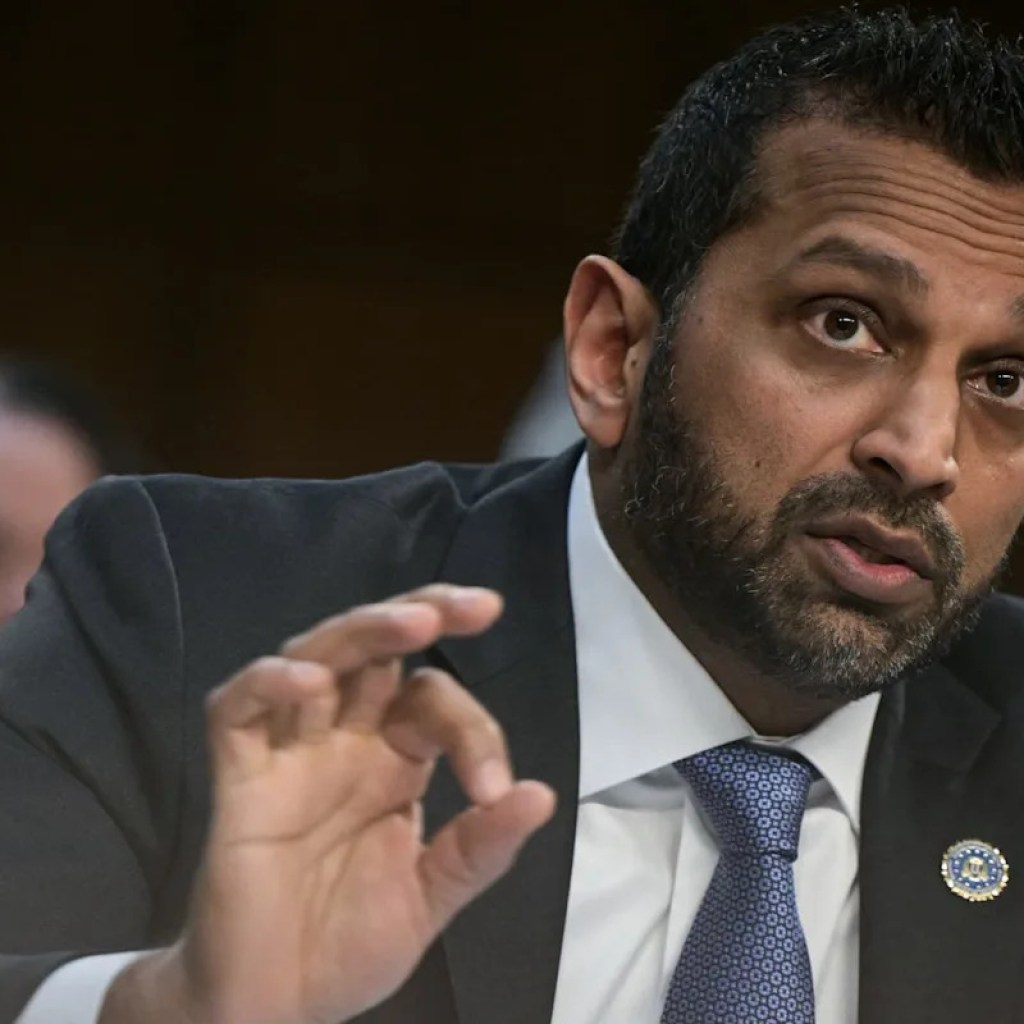 Il demande 250 millions de dollars: le directeur du FBI porte plainte après une enquête de presse évoquant sa consommation « excessive » d’alcool Il demande 250 millions de dollars: le directeur du FBI porte plainte après une enquête de presse évoquant sa consommation « excessive » d’alcool