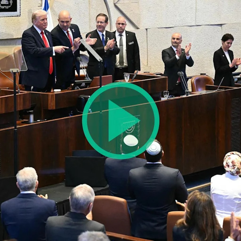 Donald Trump accueilli en héros en Israël, de la Knesset à la place des otages Donald Trump accueilli en héros en Israël, de la Knesset à la place des otages