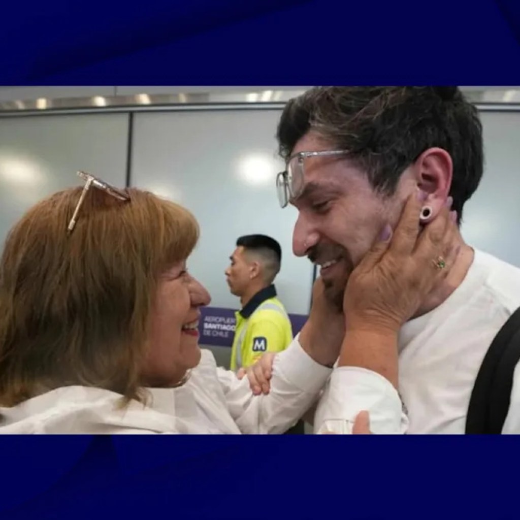 « Je suis de nouveau ton fils »: après avoir été volé au Chili sous Pinochet quand il avait neuf mois, un Américain de 36 ans retrouve sa mère biologique « Je suis de nouveau ton fils »: après avoir été volé au Chili sous Pinochet quand il avait neuf mois, un Américain de 36 ans retrouve sa mère biologique