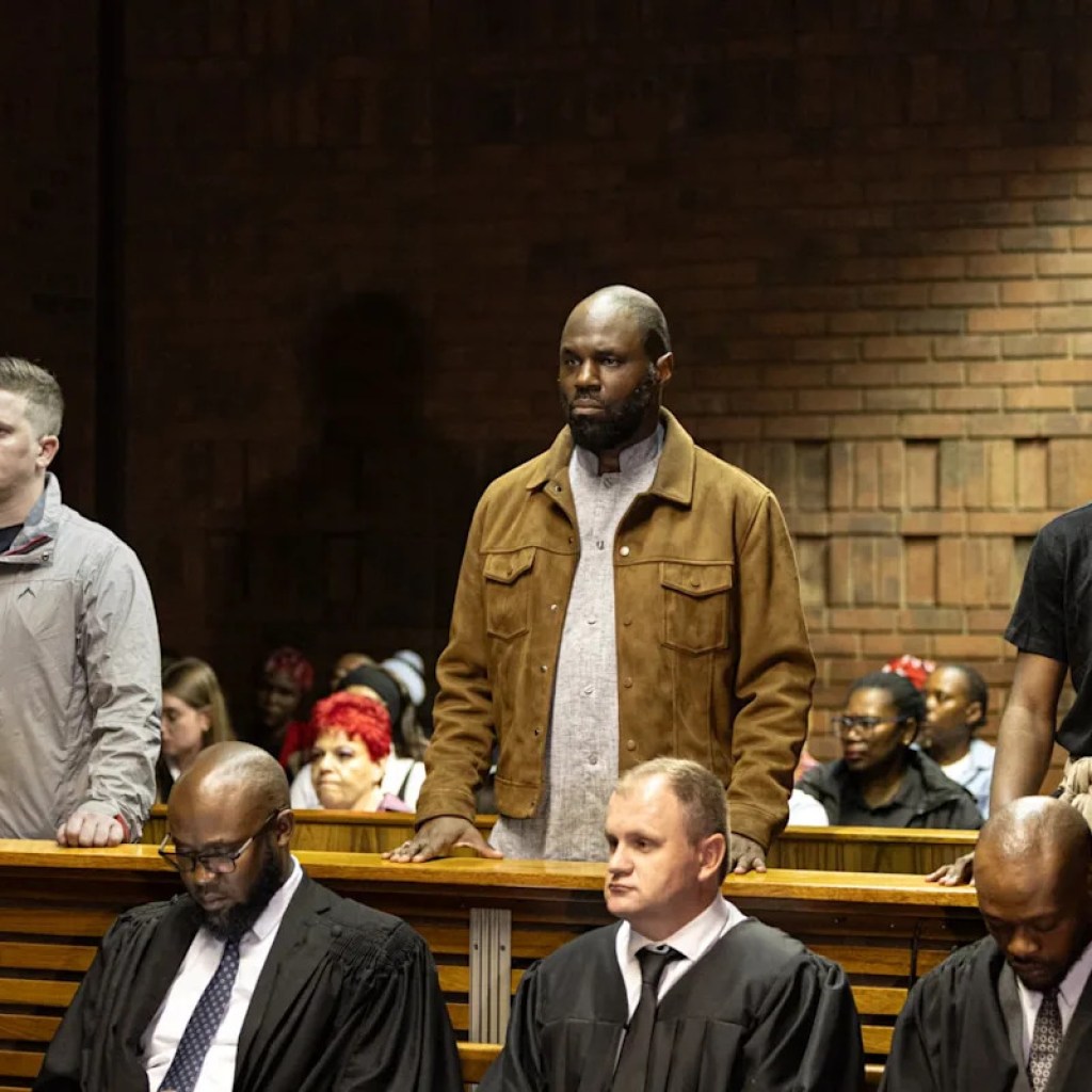 Une semaine après son arrestation, l’influenceur panafricaniste Kémi Seba demande l’asile à l’Afrique du Sud Une semaine après son arrestation, l’influenceur panafricaniste Kémi Seba demande l’asile à l’Afrique du Sud