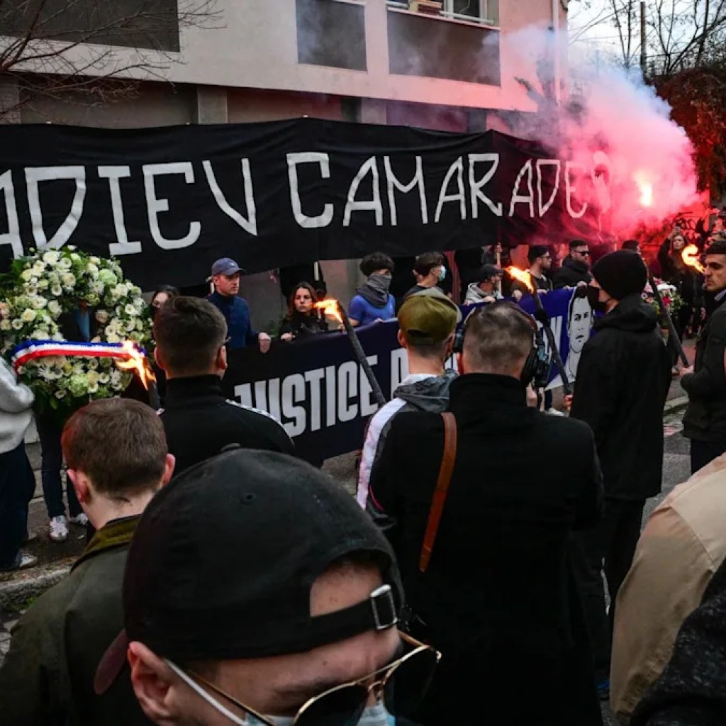 Des saluts nazis à la marche pour Quentin Deranque, la préfecture va saisir la justice Des saluts nazis à la marche pour Quentin Deranque, la préfecture va saisir la justice