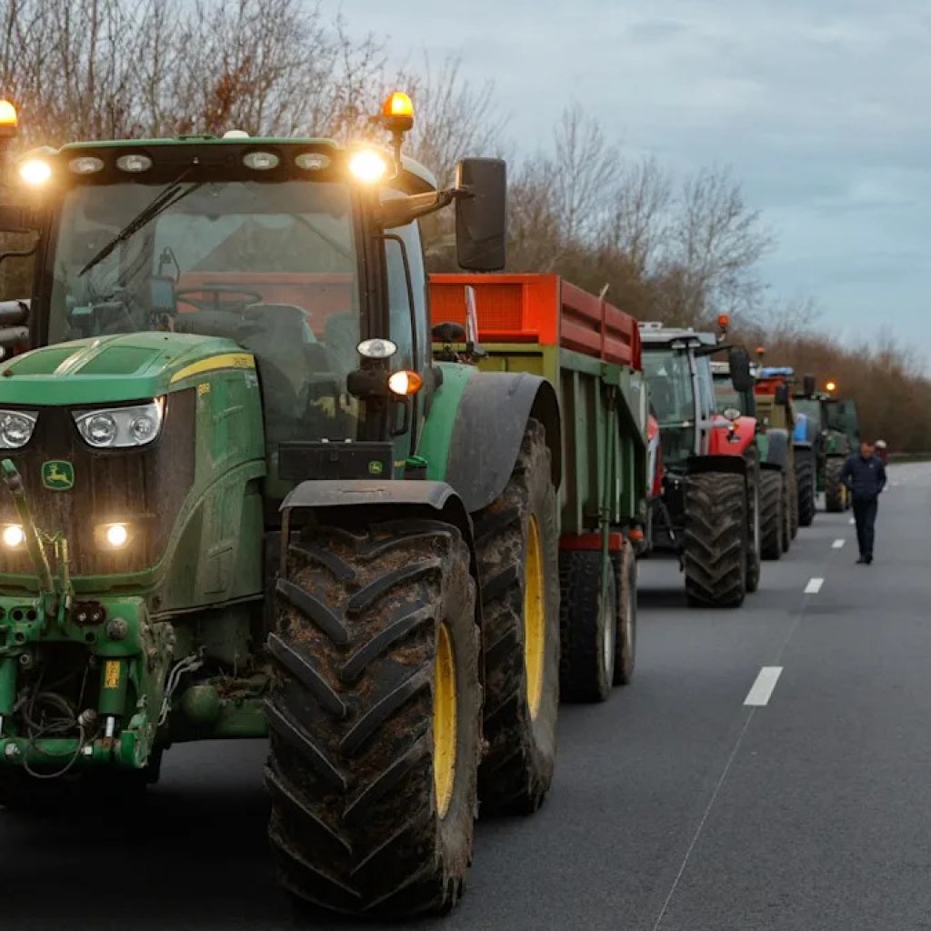 Les agriculteurs en colère bloquent encore ces routes et ces autoroutes : « On est prêt à faire le premier de l’an » Les agriculteurs en colère bloquent encore ces routes et ces autoroutes : « On est prêt à faire le premier de l’an »