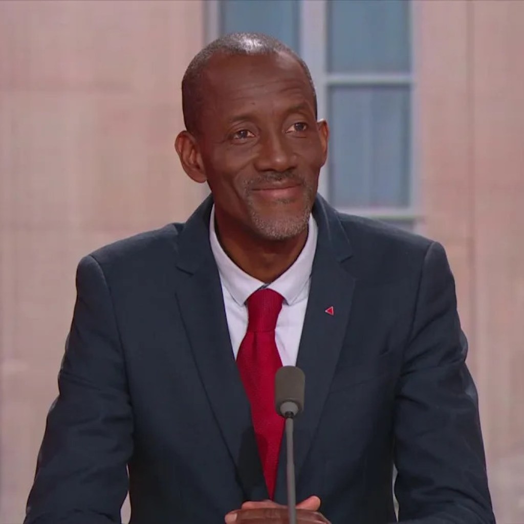 « C’est un non-sujet »: Bally Bagayoko, maire de Saint-Denis, déplore les polémiques sur son souhait de ne pas accrocher le portrait d’Emmanuel Macron « C’est un non-sujet »: Bally Bagayoko, maire de Saint-Denis, déplore les polémiques sur son souhait de ne pas accrocher le portrait d’Emmanuel Macron