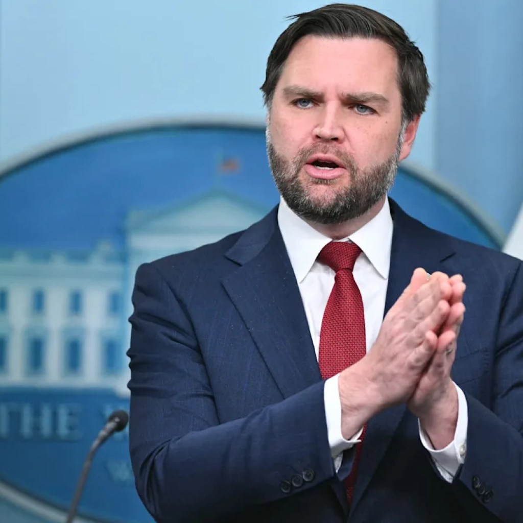 Après Donald Trump, JD Vance critique à son tour le pape et juge qu’il « vaudrait mieux que le Vatican s’en tienne aux questions morales » Après Donald Trump, JD Vance critique à son tour le pape et juge qu’il « vaudrait mieux que le Vatican s’en tienne aux questions morales »